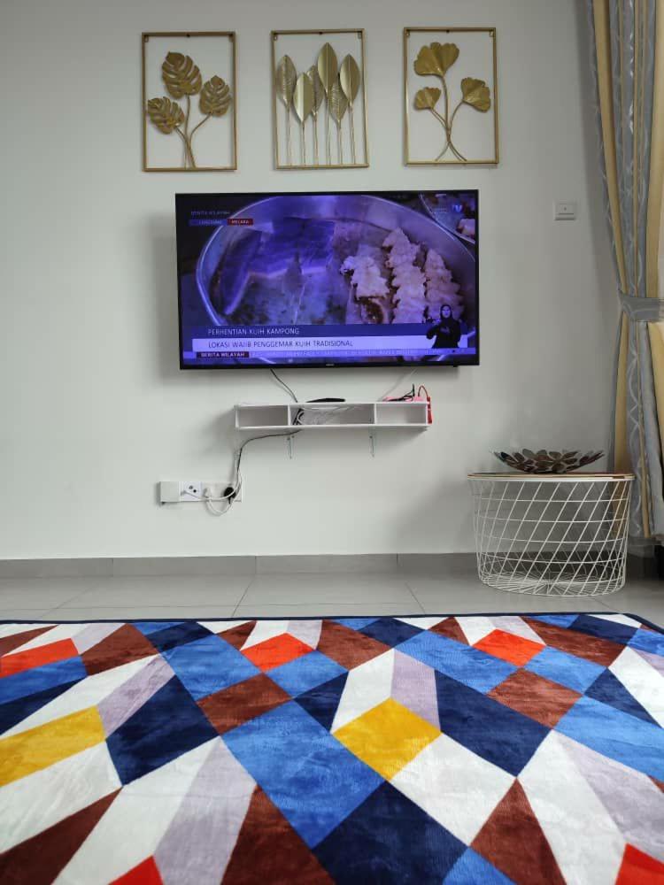 The Quartz 3 Bedroom Apartment with fully furnish and fully aircond, infinity pool, Corner lot with seaview and city view centre of malacca city photo 3