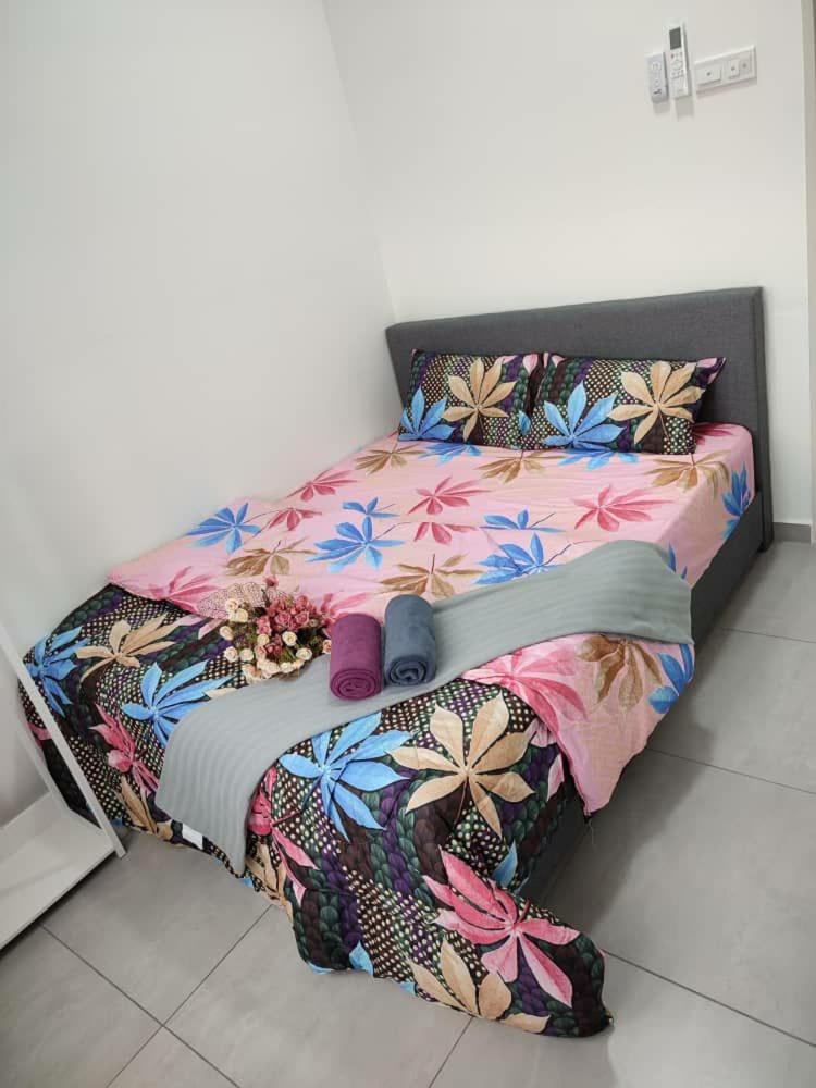 The Quartz 3 Bedroom Apartment with fully furnish and fully aircond, infinity pool, Corner lot with seaview and city view centre of malacca city photo 4