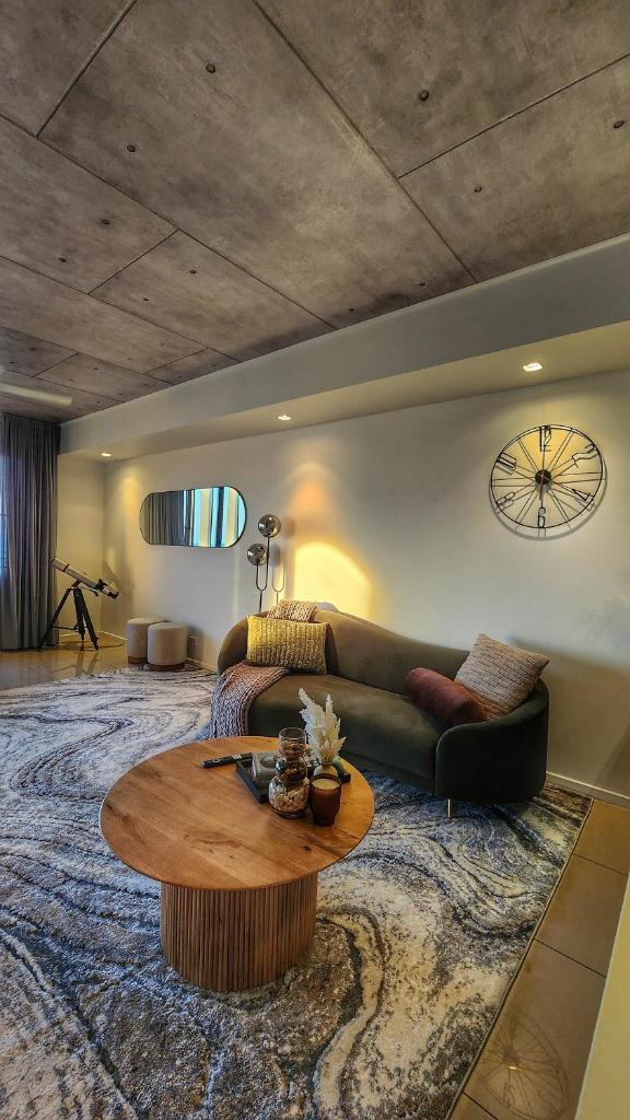 Penthouse-level Waterfront Apartment