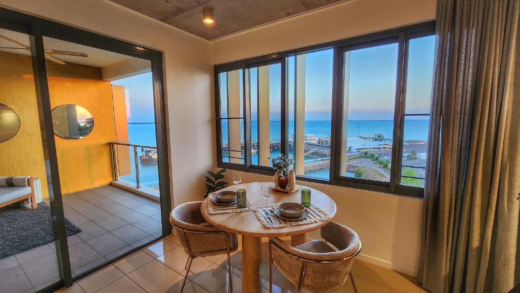 Penthouse-level Waterfront Apartment photo 2