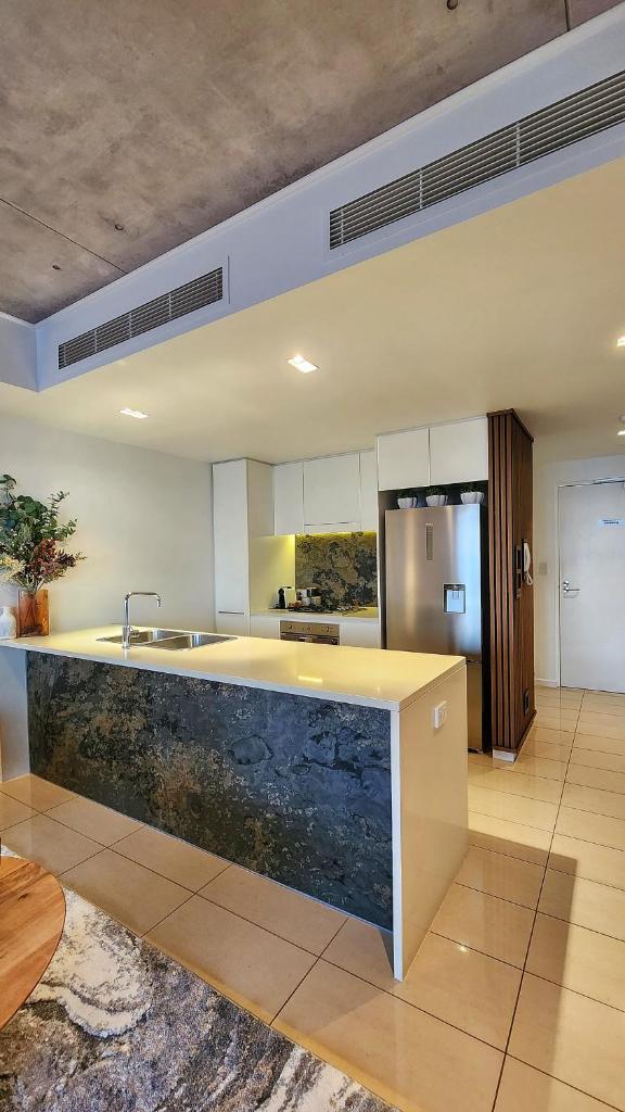 Penthouse-level Waterfront Apartment photo 3