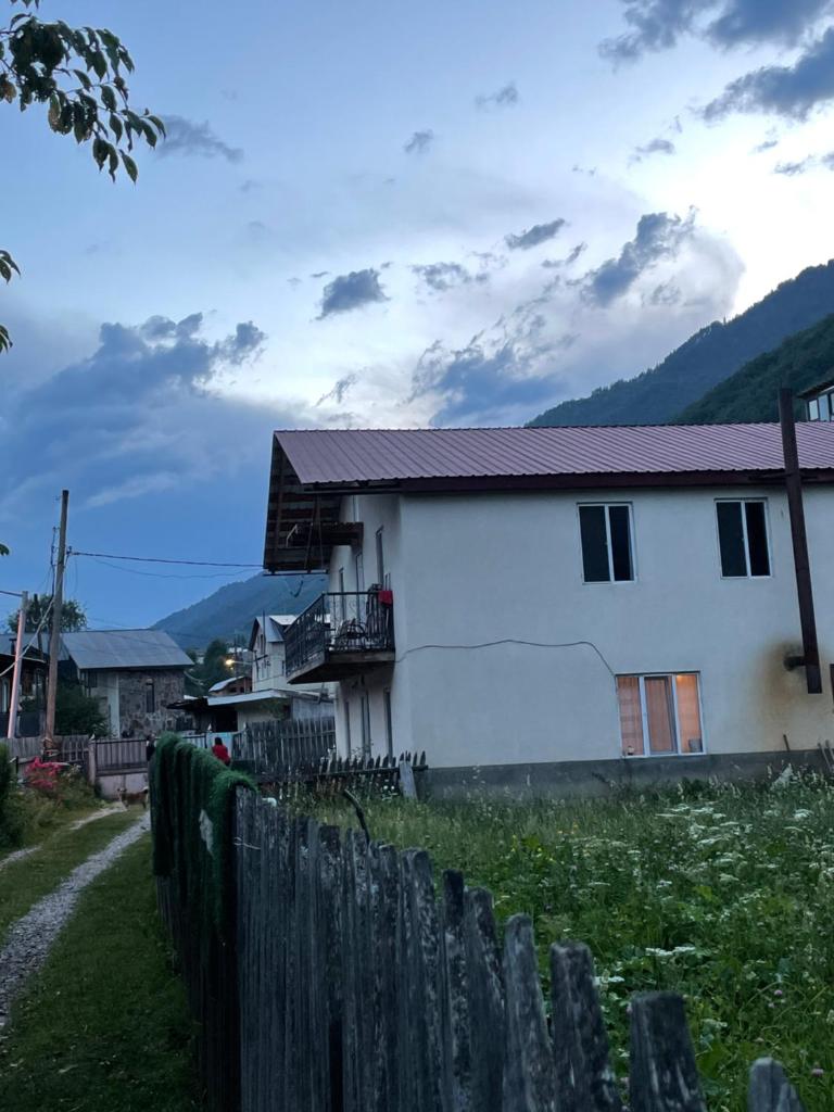 House Mon Amie photo 2