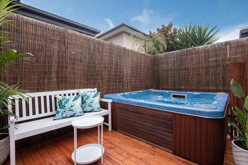 Dreamy Dromana Family Getaway - with Jacuzzi photo 1
