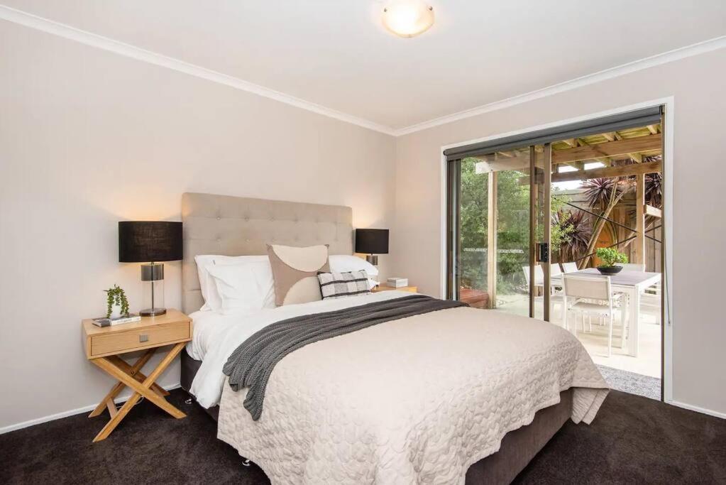 Dreamy Dromana Family Getaway - with Jacuzzi photo 2