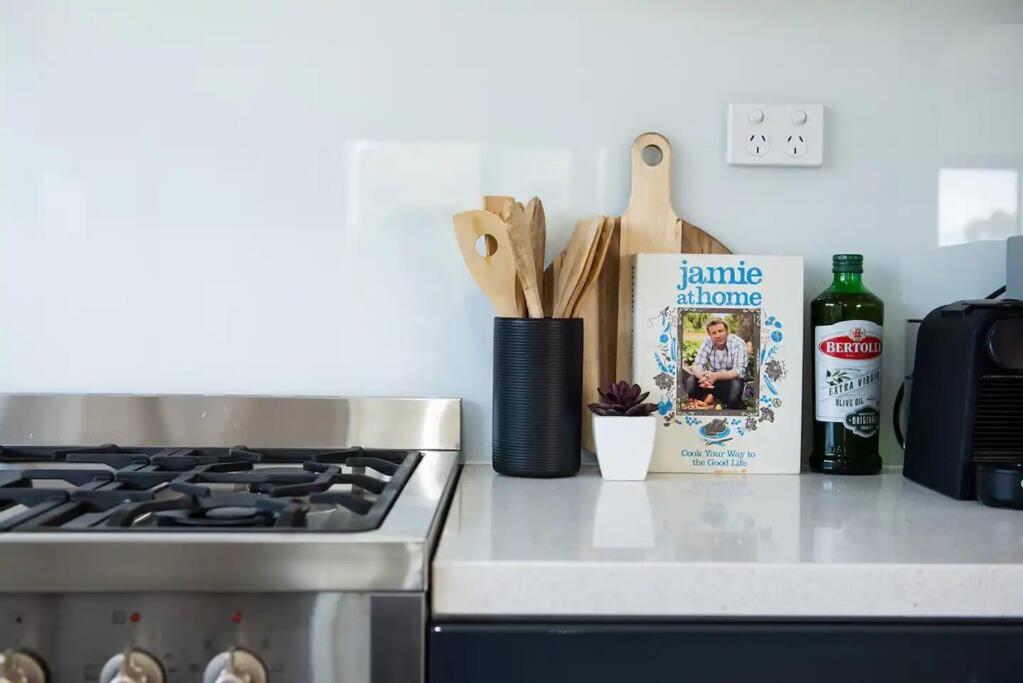Dreamy Dromana Family Getaway - with Jacuzzi photo 4