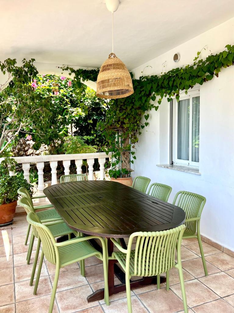 Beautiful 6 bedroom Villa with pool photo 4