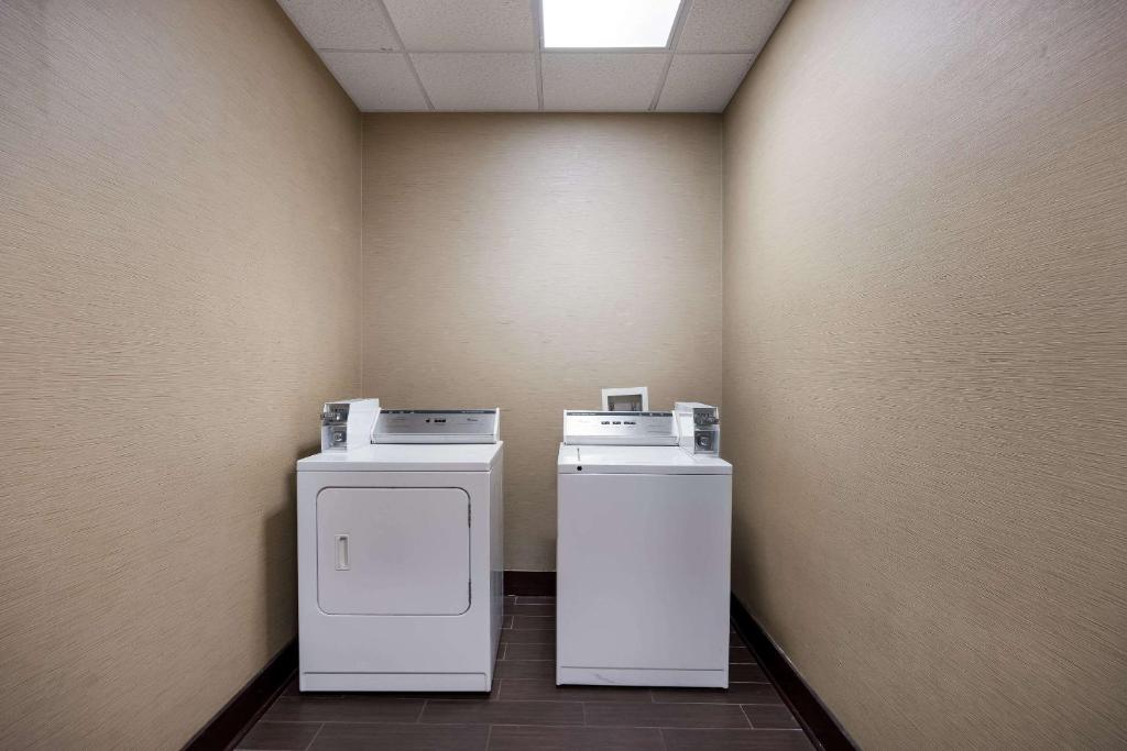 Comfort Inn & Suites Midway - Tallahassee West - Tap to explore photos