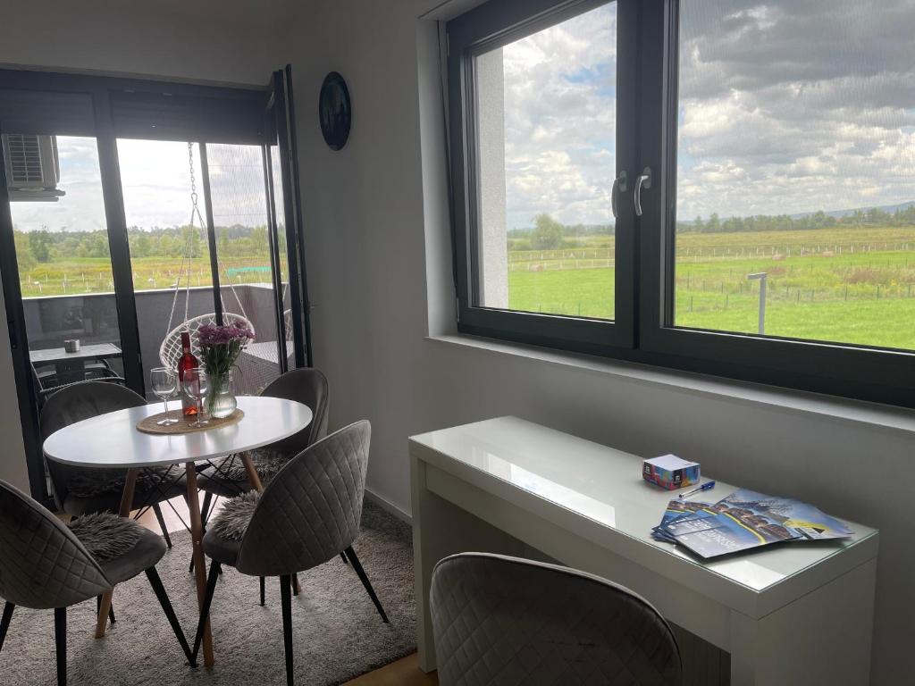 Luna,central,self-check in,AC,WI-FI, washer,free parking photo 1