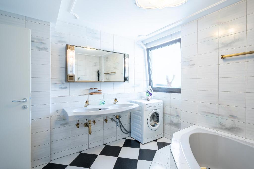 Apartment "Deluxe" Innsbruck - Mutters photo 4