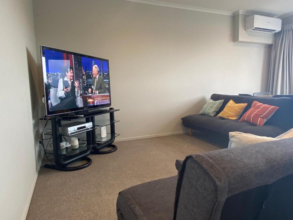 Hamilton Hospital Retreat - 2 Bedroom Townhouse Modern Warm Quiet photo 1