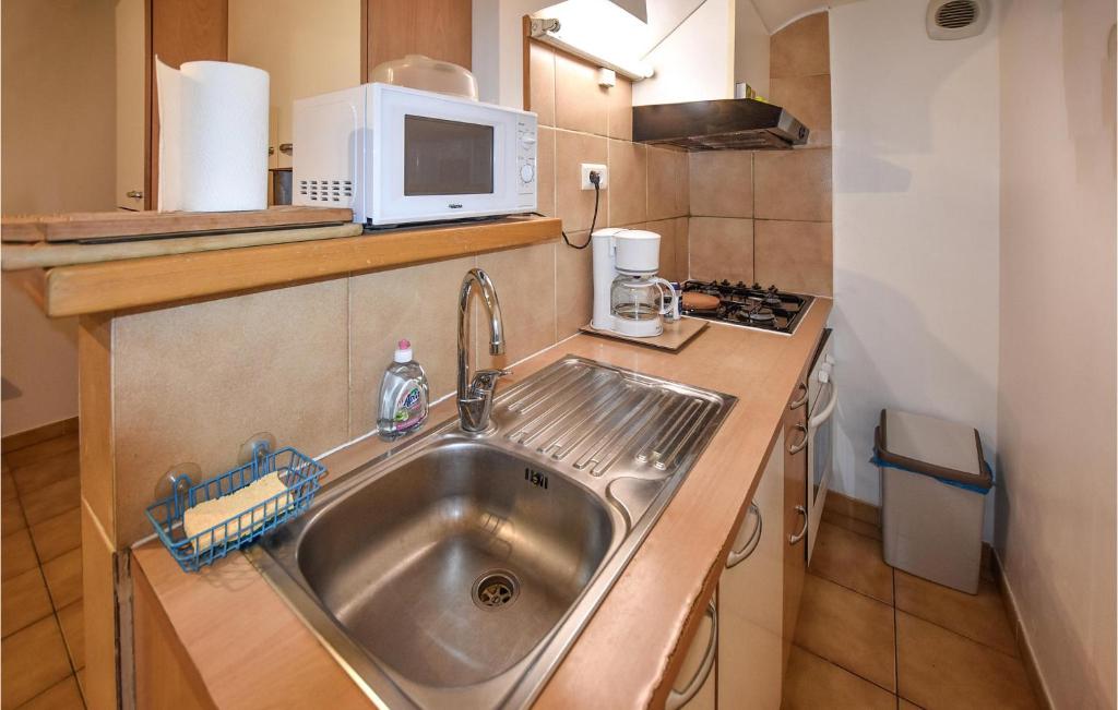 Beautiful Home In La Roque-alric With Outdoor Swimming Pool, Wifi And 1 Bedrooms photo 3