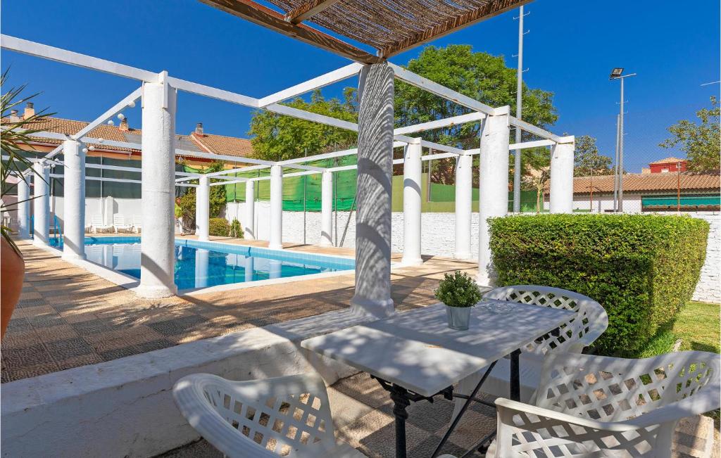 Nice Home In Sevilla With 4 Bedrooms And Outdoor Swimming Pool photo 2