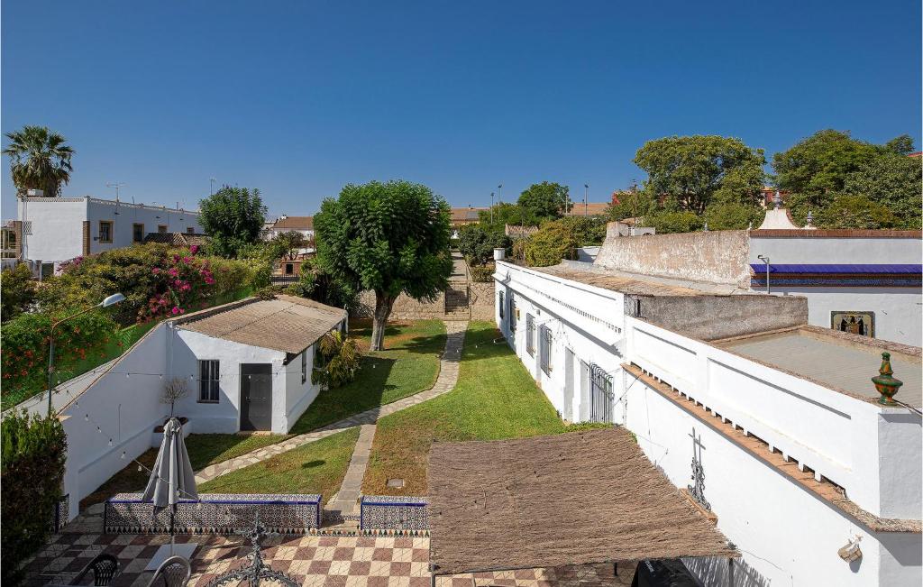 Nice Home In Sevilla With 4 Bedrooms And Outdoor Swimming Pool photo 3