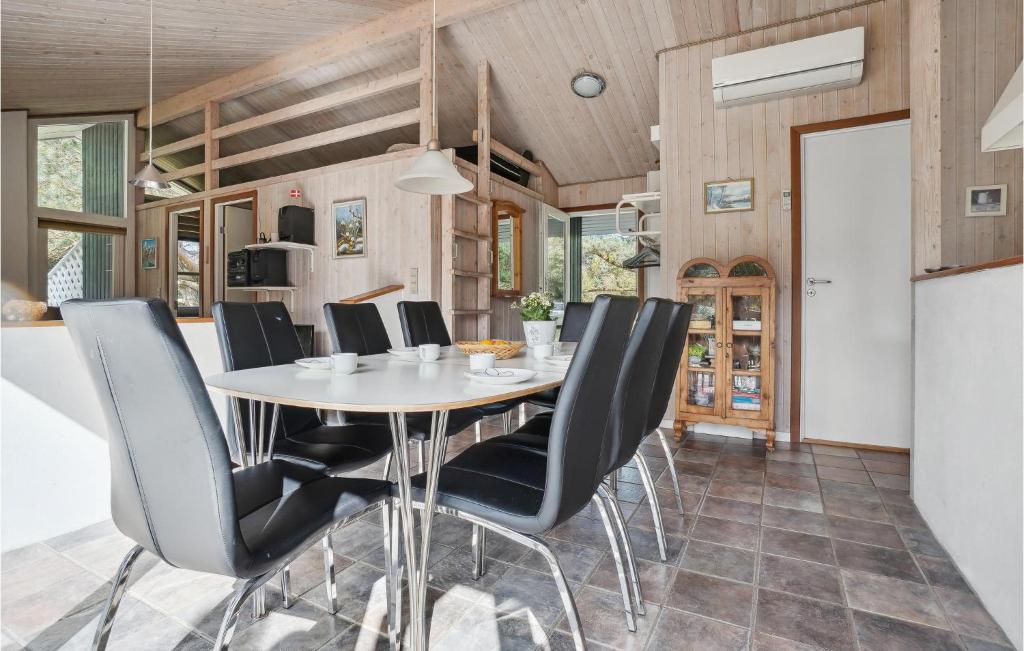 Awesome Home In Fjerritslev With 4 Bedrooms And Sauna photo 4