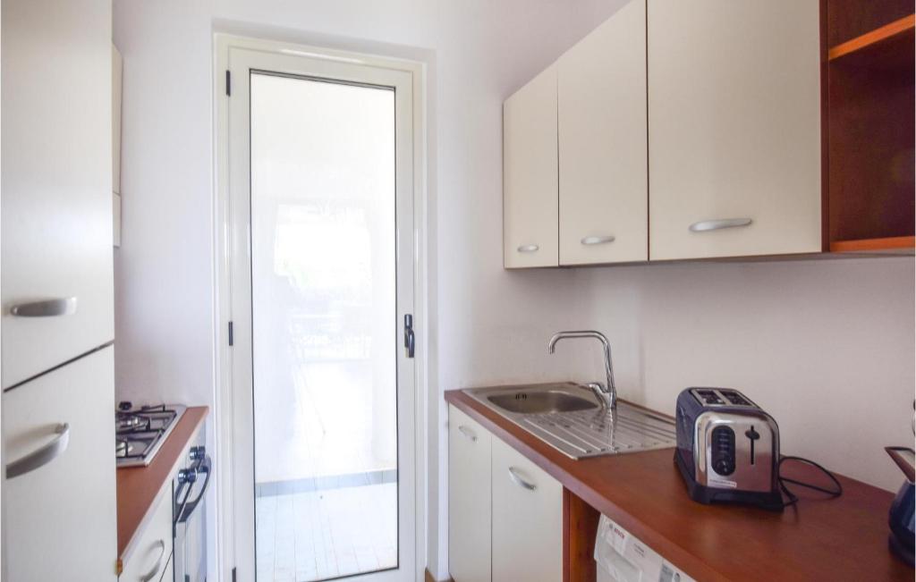 Awesome Apartment In Isca Marina With Wifi And 1 Bedrooms photo 3