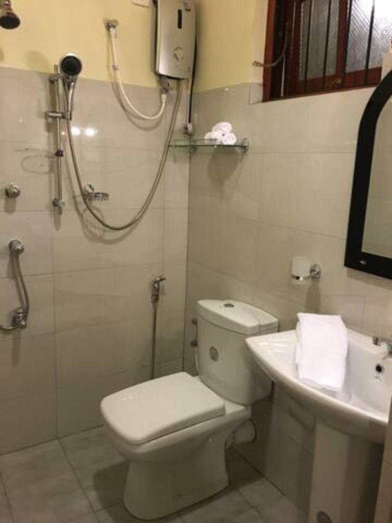 Jayalath Homestay and Apartments photo 4