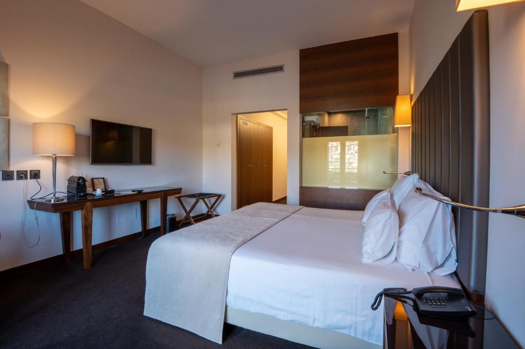 Vila Gale Collection Douro Hotel - Tap to explore photos