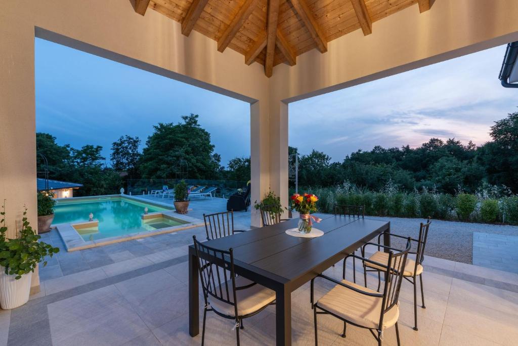 Villa-Sienna photo 3