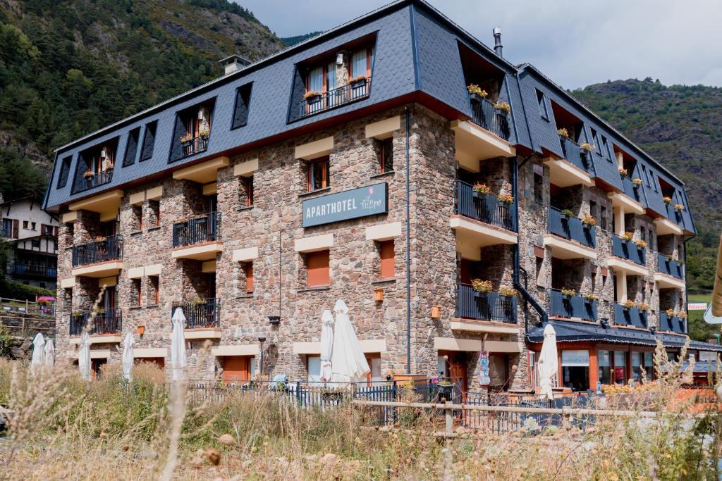{
  "en-gb": "Pierre & Vacances Aparthotel La Tulipa"
}