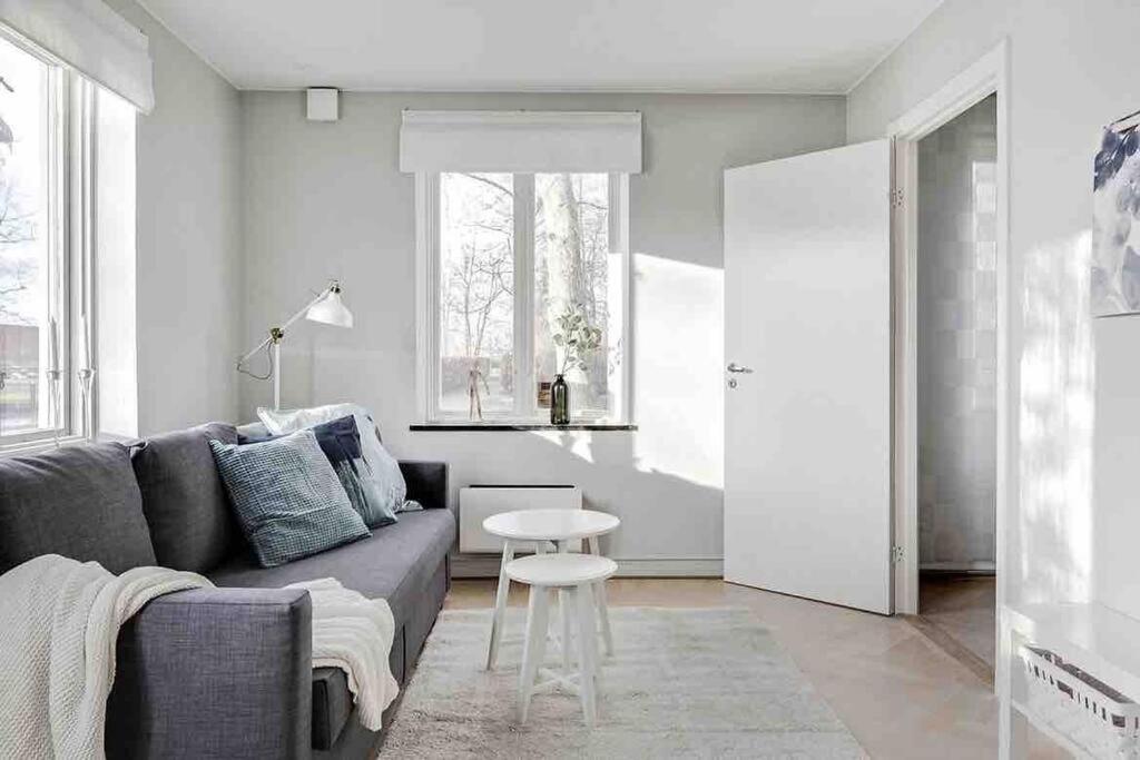 Bright apartment in park environment photo 2