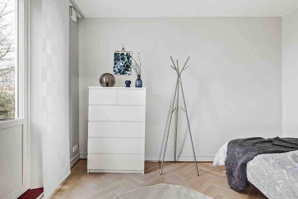 Bright apartment in park environment photo 4