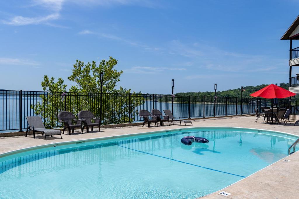 Lakefront with Fireplace Near Silver Dollar City! photo 2
