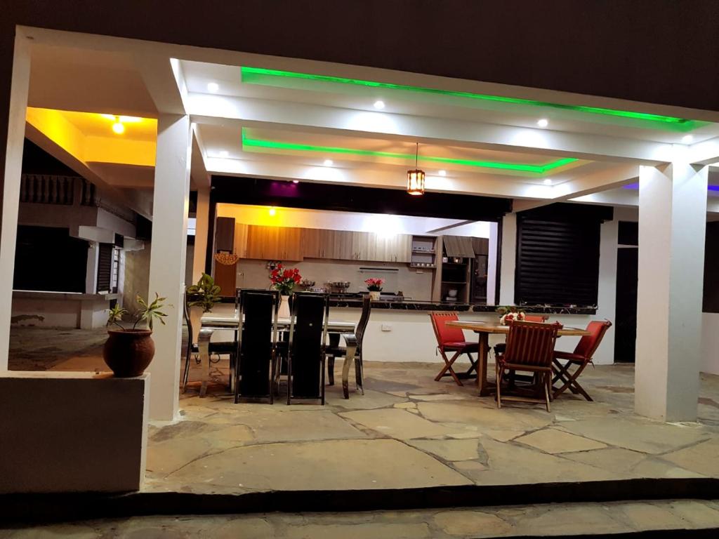 Donita's Seaview Apartments photo 4