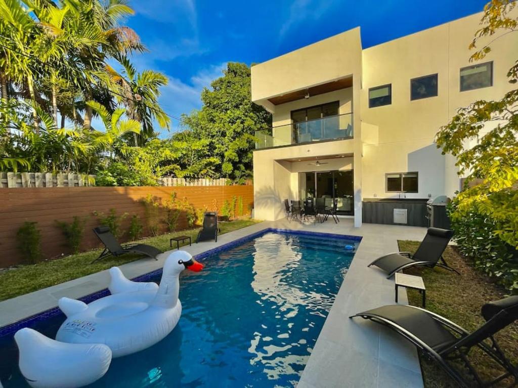 Botanical Oasis Home with 2 Pools - Tap to explore photos