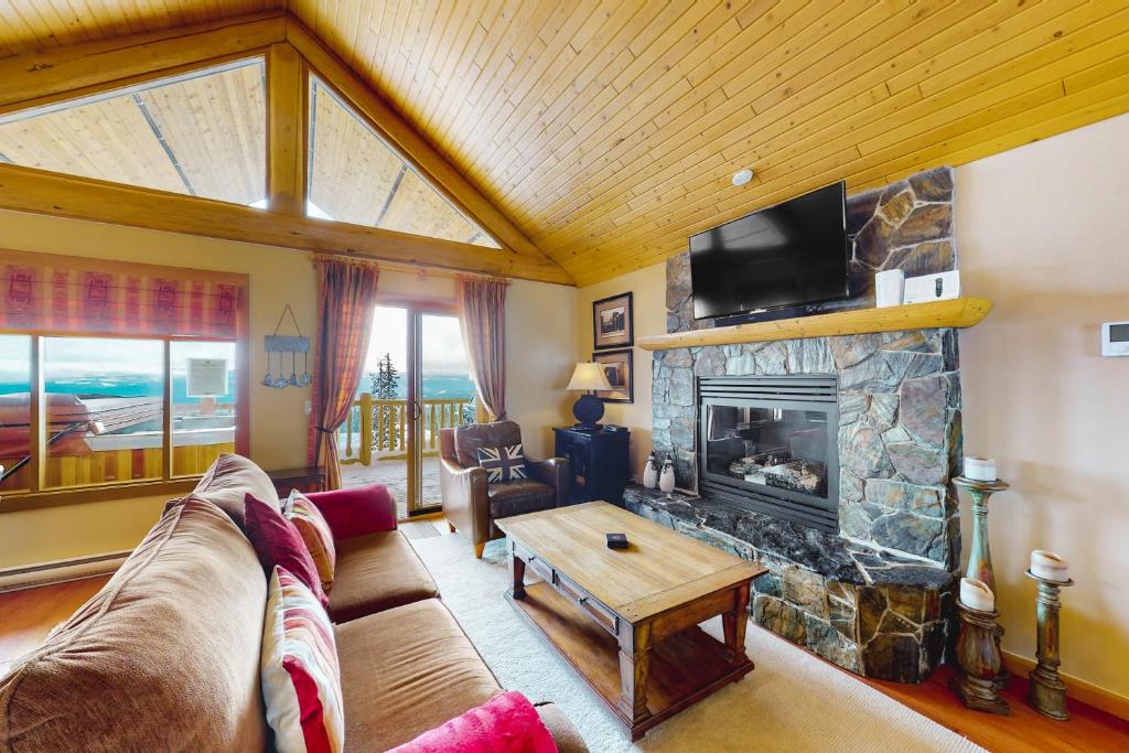 Woodcutter Cabin 16 photo 1