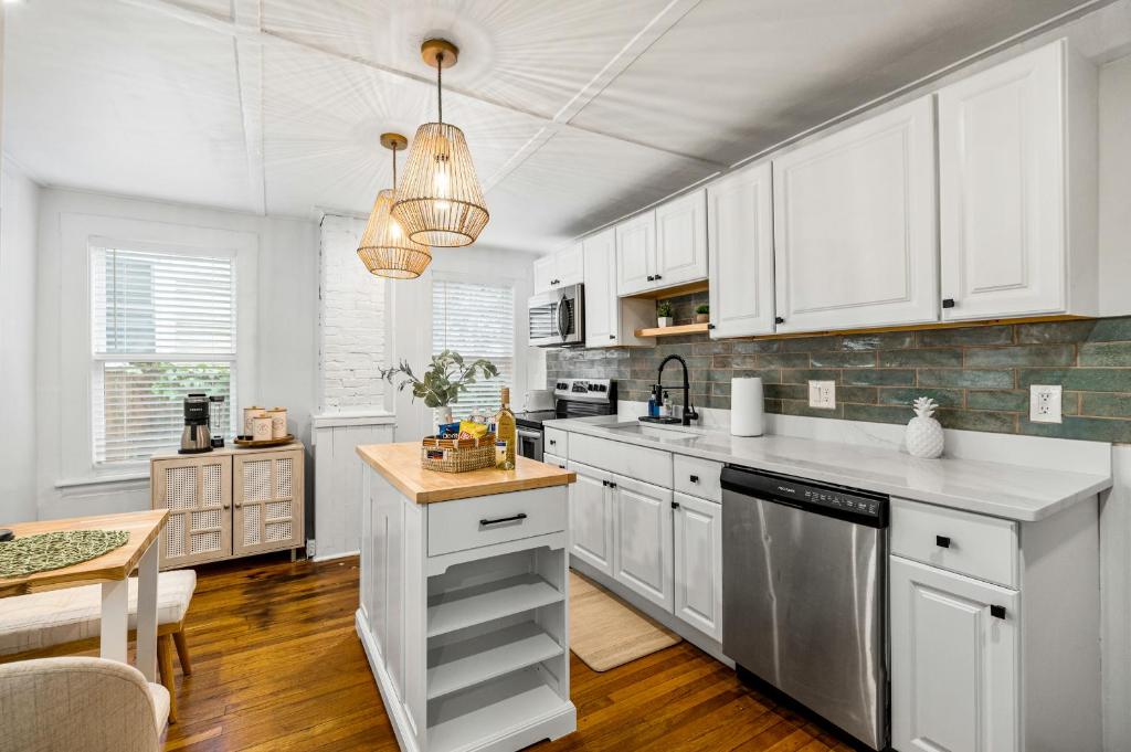 A by the Bay - Stunning Seaside Apartment photo 3