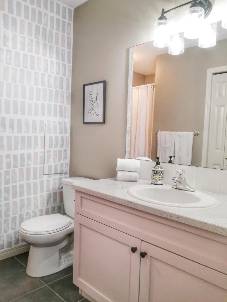 Bright 3 bed 3 bath House in Radium Hot Springs photo 1