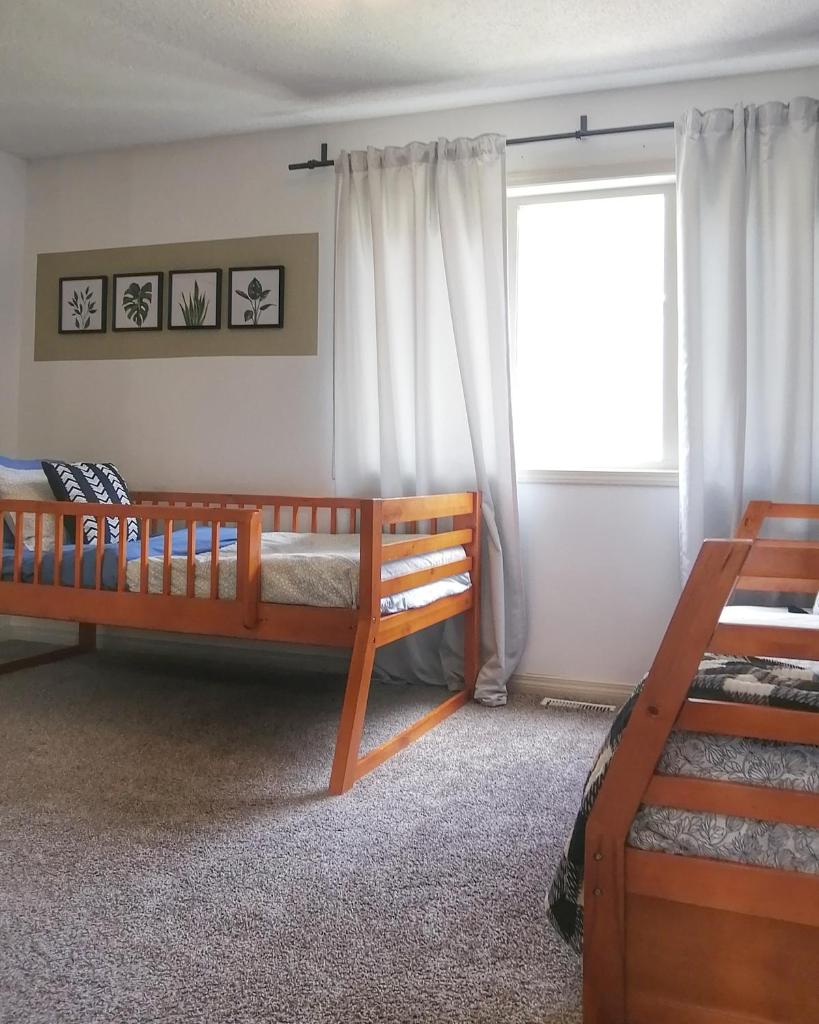 Bright 3 bed 3 bath House in Radium Hot Springs photo 4