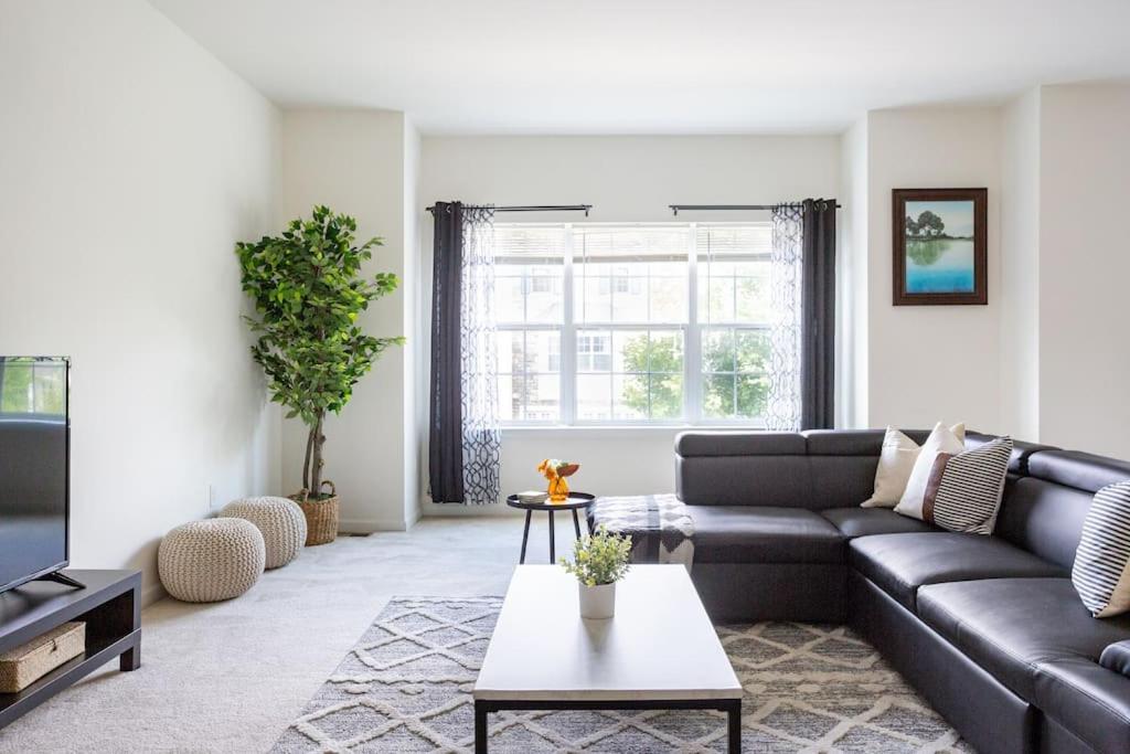 Spacious and Modern Townhome minutes from UDel photo 3