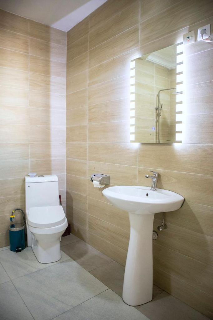 residence queen house photo 2