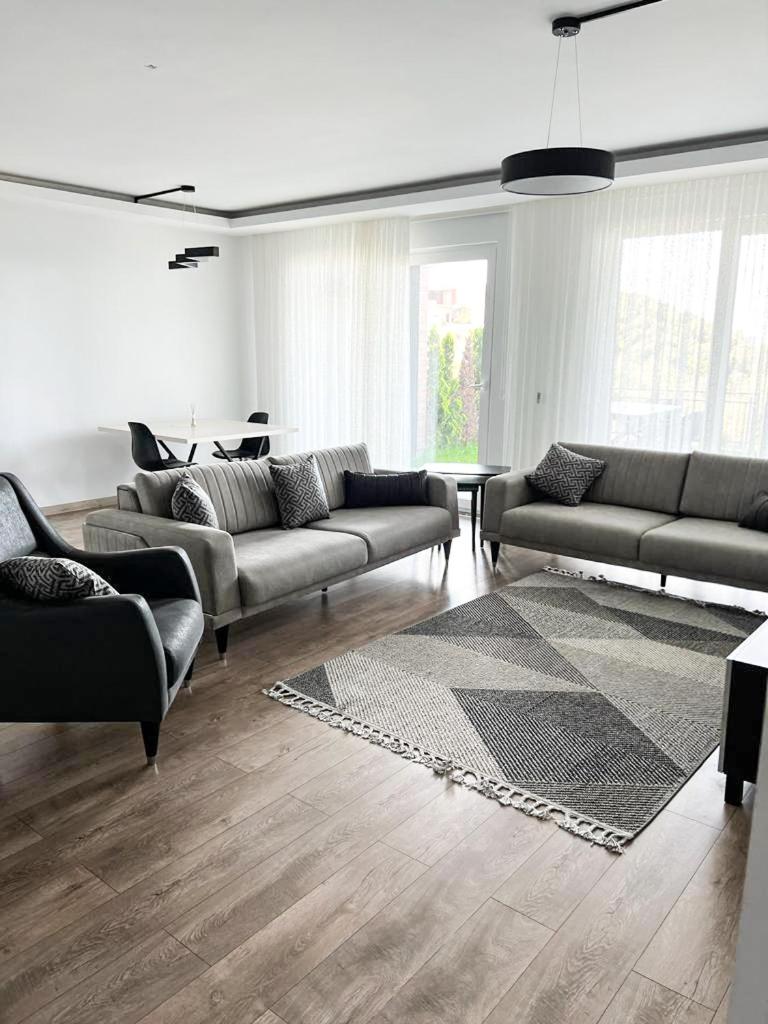 Sea View Luxury Apartment with Garden photo 3