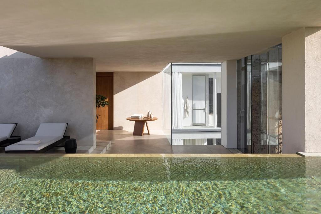 R48 Hotel and Garden photo 1