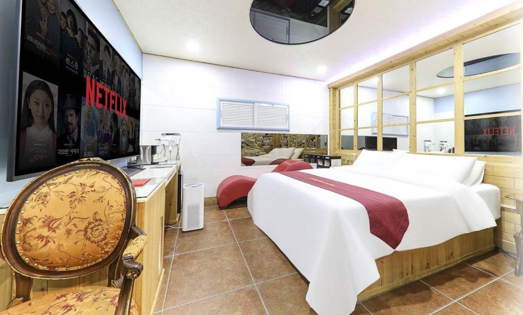 Hera drive in hotel photo 2
