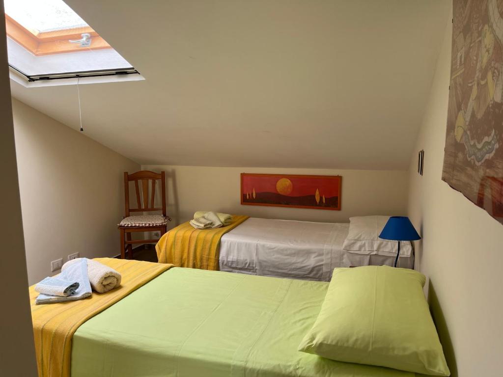 Yellow House photo 4