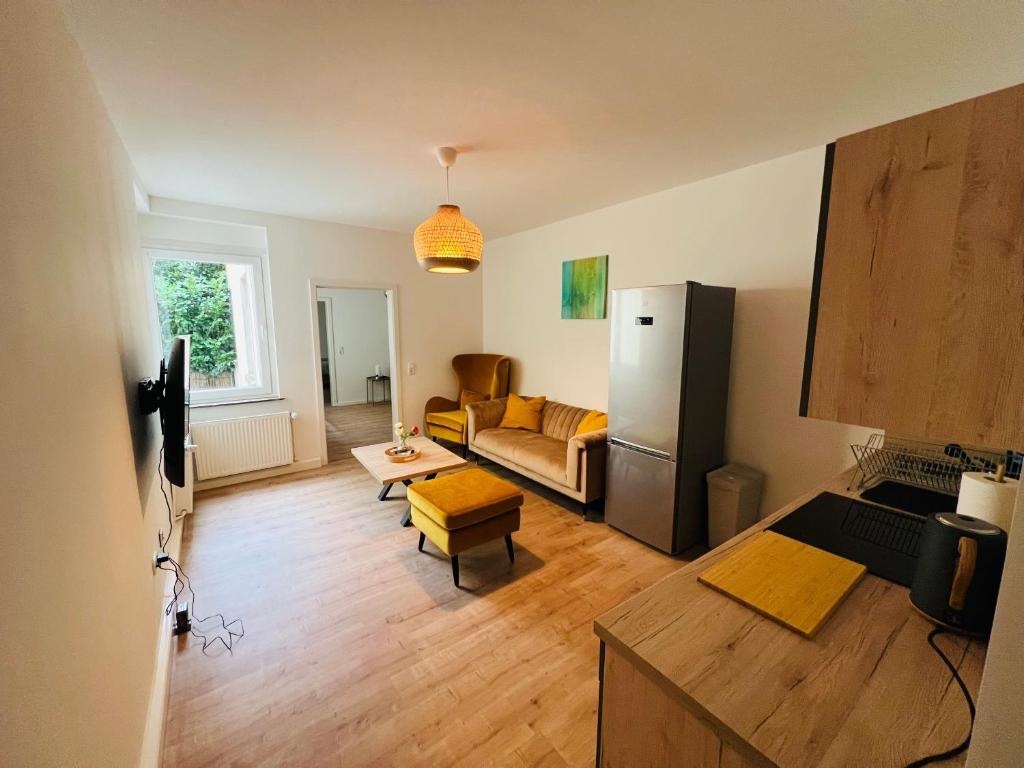 City Apartment - 8 Bedrooms - 14 Beds - Fast WiFi - Kitchen photo 4