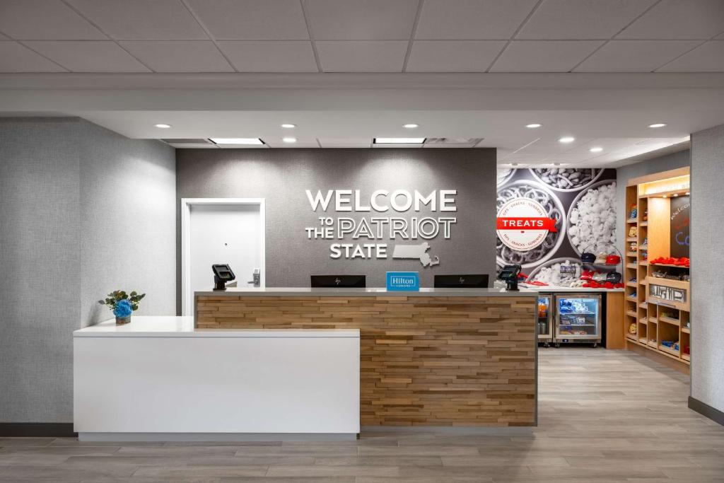 Hampton Inn & Suites Cape Cod-West Yarmouth image