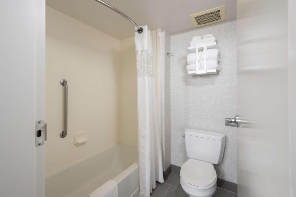 Hampton Inn And Suites Cape Cod West Yarmouth Room Type - Room with Two Queen Beds - Non-Smoking