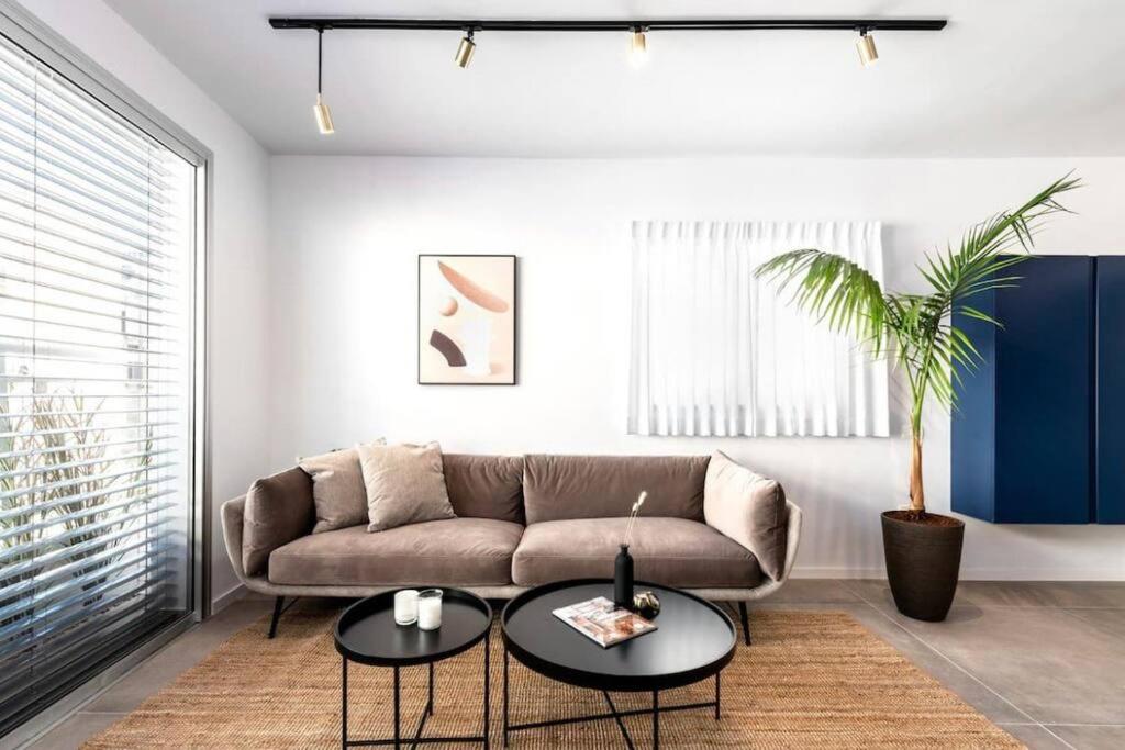 Magic 2BR/2Bath with Parking By Bograshov Beach photo 2