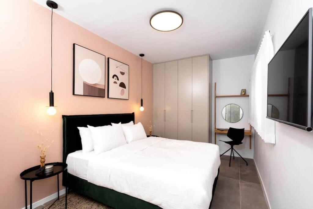 Magic 2BR/2Bath with Parking By Bograshov Beach photo 3