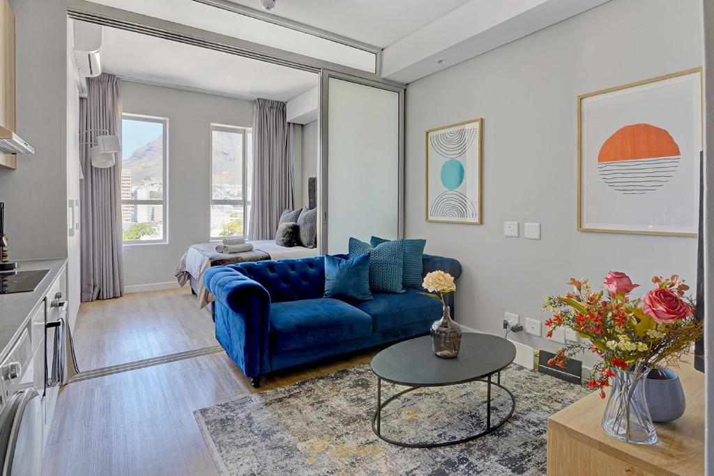 Ava - Luxurious apt with City & Table Mountain views - Tap to explore photos
