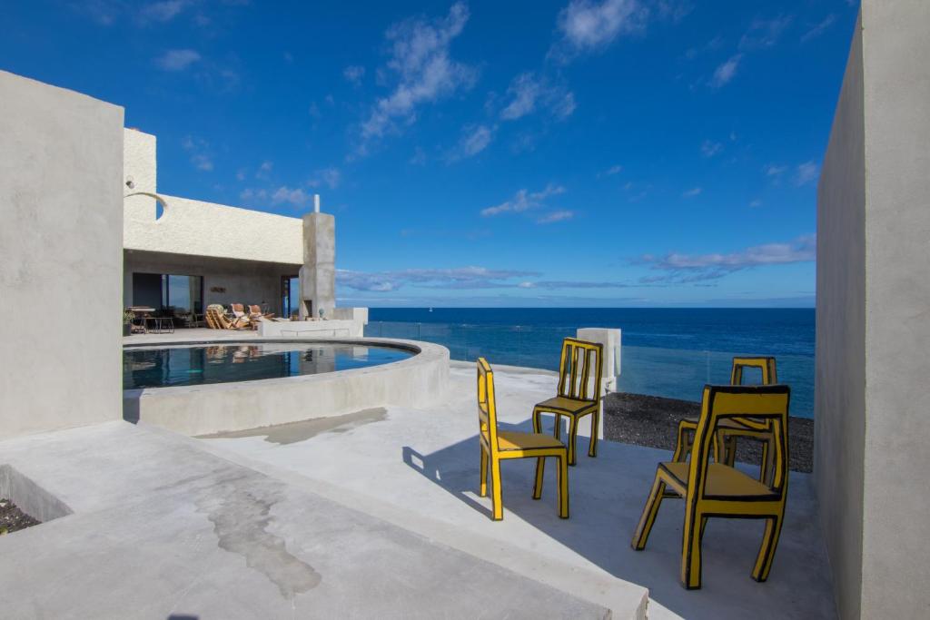 Exclusive Design Villa 1080 m2, oceanfront with Pool photo 3