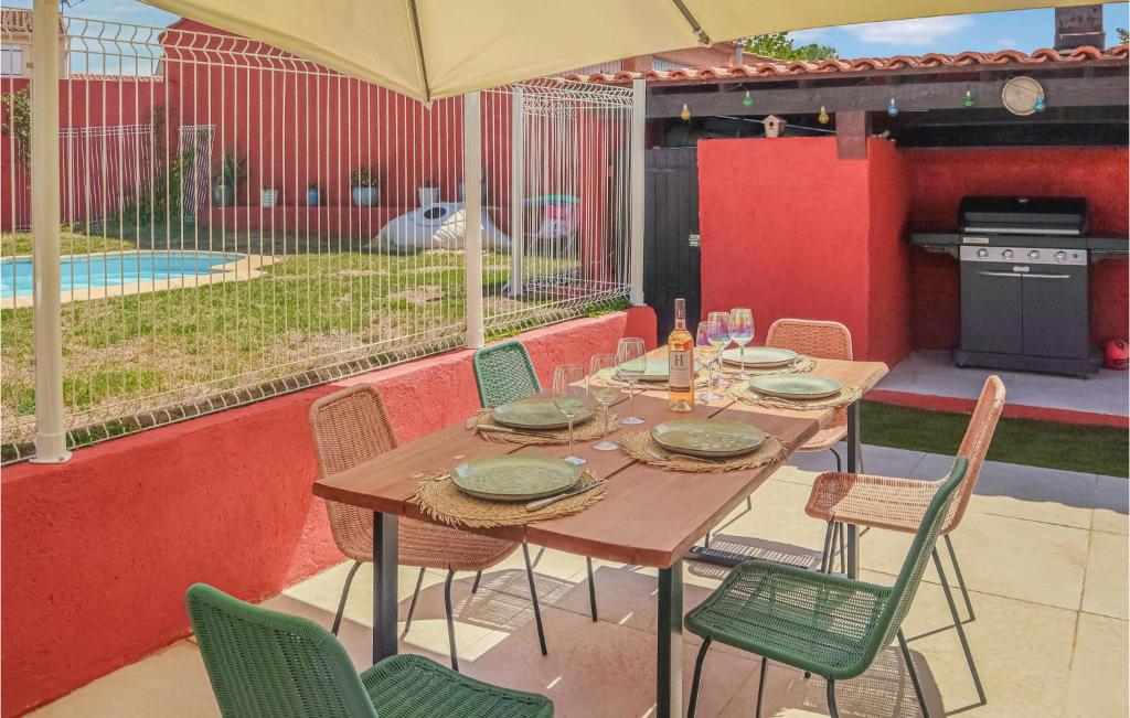 Awesome Home In Gignac-la-nerthe With Outdoor Swimming Pool And 5 Bedrooms photo 3