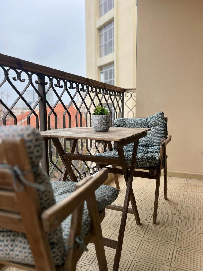 beautiful 2 bedrooms apartment with balcony photo 2