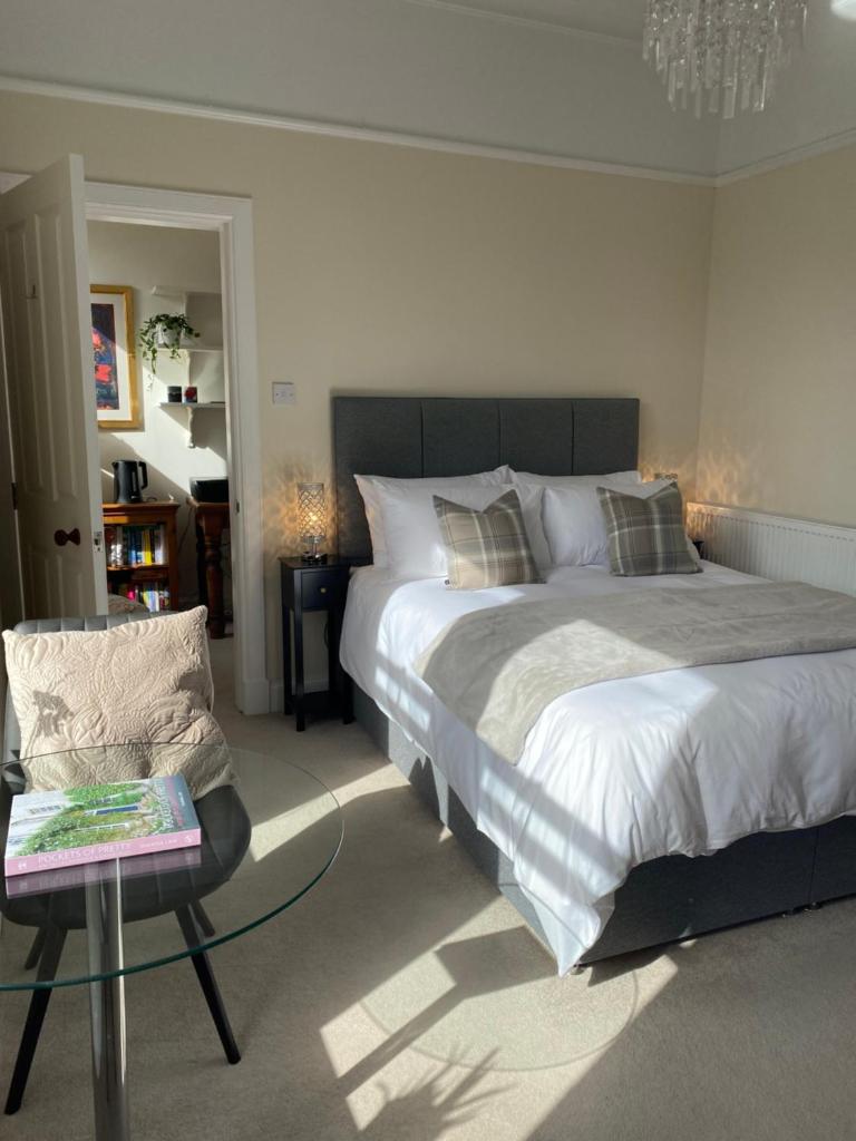 Tranquil Haven Murrayfield - Tap to explore photos