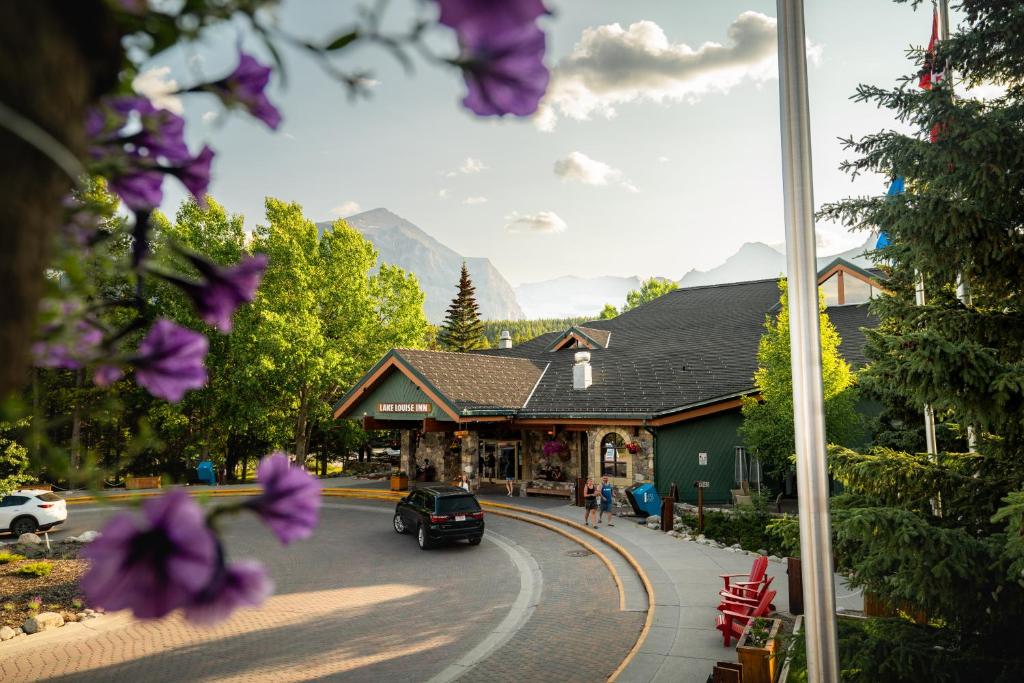 Lake Louise Inn photo 1