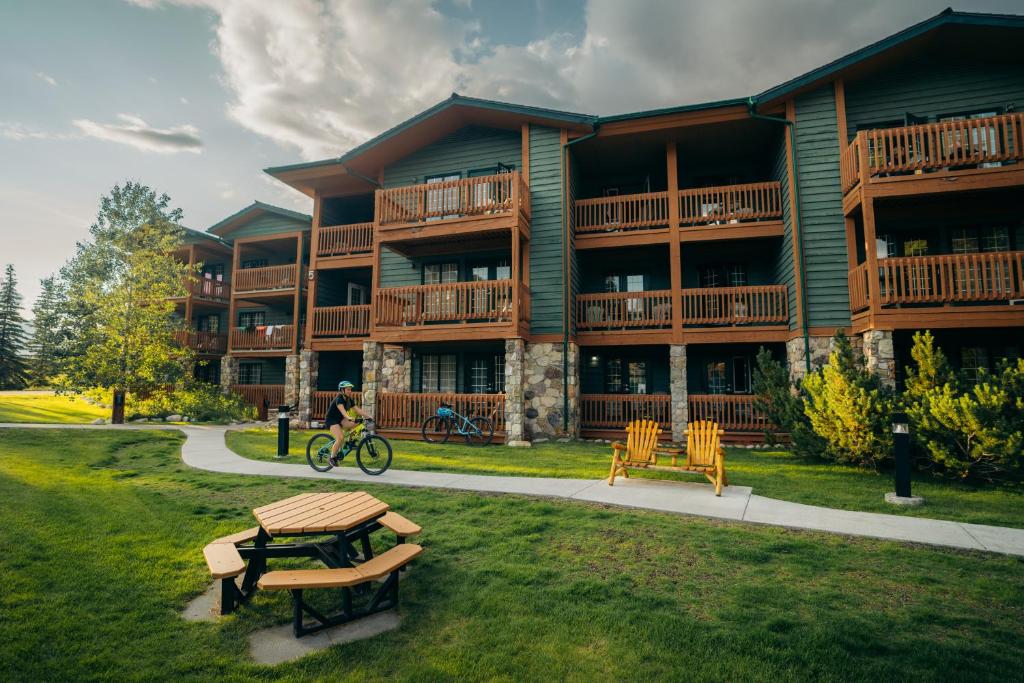 Lake Louise Inn photo 2